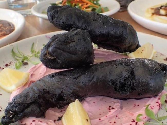 Kỳ dị món ăn đen xì như cục than nhưng lúc nào cũng 'cháy' hàng