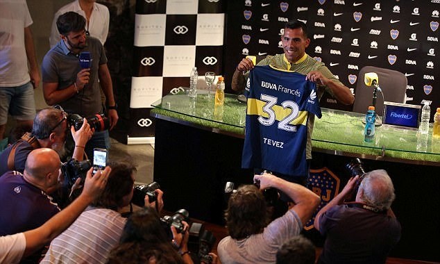 Carlos Tevez rạng rỡ trong lần thứ 3 tái ngộ Boca Juniors