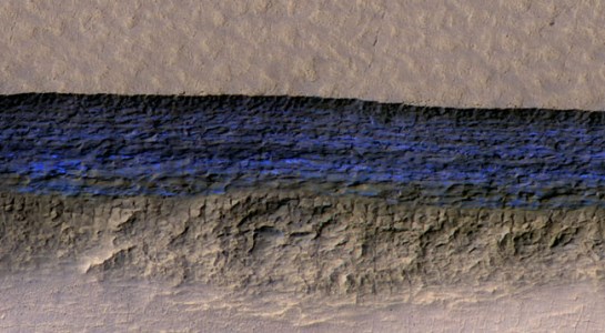 Phát hiện lớp băng dày 130 mét lộ thiên trên sao Hỏa