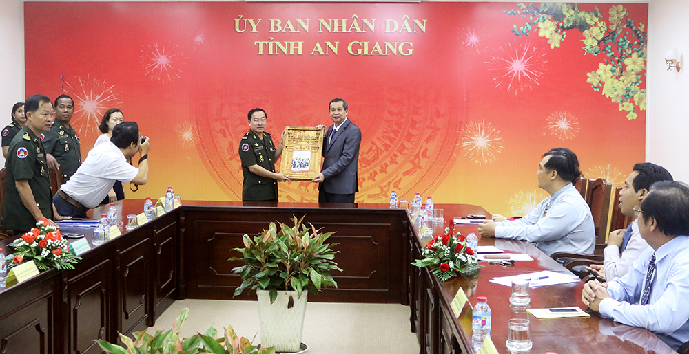 Cục Phát triển, Bộ Quốc phòng Campuchia chúc Tết lãnh đạo tỉnh An Giang