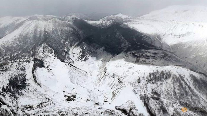 Núi lửa phun trào gây lở tuyết ở Nhật Bản