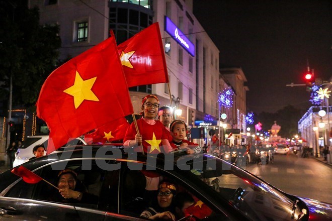Người dân thủ đô Hà Nội ăn mừng chiến thắng lịch sử của U23 Việt Nam trước U23 Qatar. (Ảnh: Minh Sơn/Vietnam+)