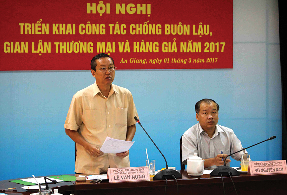 Phó Chủ tịch UBND tỉnh Lê Văn Nưng, Trưởng BCĐ 389 tỉnh phát biểu chỉ đạo Hội nghị triển khai công tác CBL, GLTM & HG năm 2017