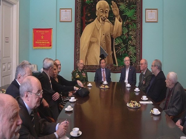 Cuộc gặp gỡ đại diện các Tổ chức xã hội, các Hội Hữu nghị Nga là cơ hội để Đại sứ Việt Nam tại Nga Ngô Đức Mạnh nắm bắt tình hình nước sở tại. (Ảnh: Lê Hằng/Vietnam+)