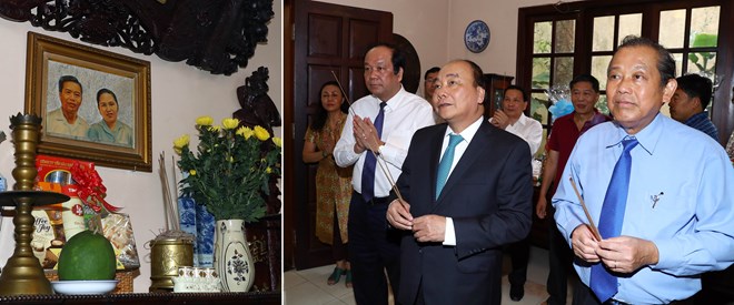 Thủ tướng Nguyễn Xuân Phúc đến dâng hương đồng chí Phạm Hùng. (Ảnh: Thống Nhất-TTXVN)