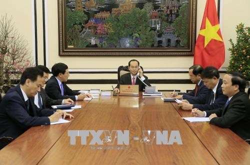 Chủ tịch nước Trần Đại Quang điện đàm với Tổng thống Hoa Kỳ Donald Trump. Ảnh: Nhan Sáng/TTXVN