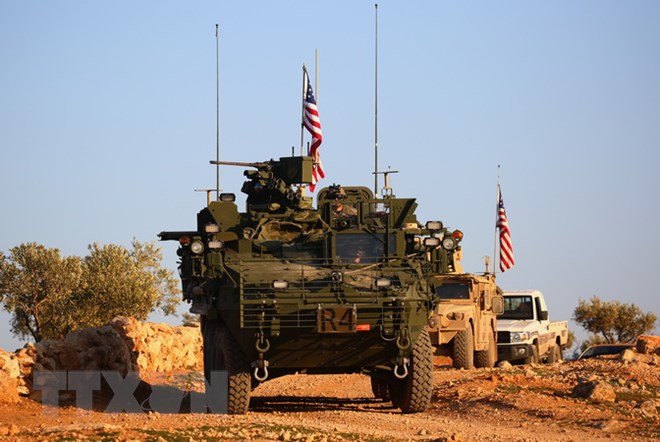 Xe quân sự Mỹ được triển khai tại làng Yalanli, ngoại ô thành phố Manbij, Syria ngày 5-3-2017. (Nguồn: AFP/TTXVN)
