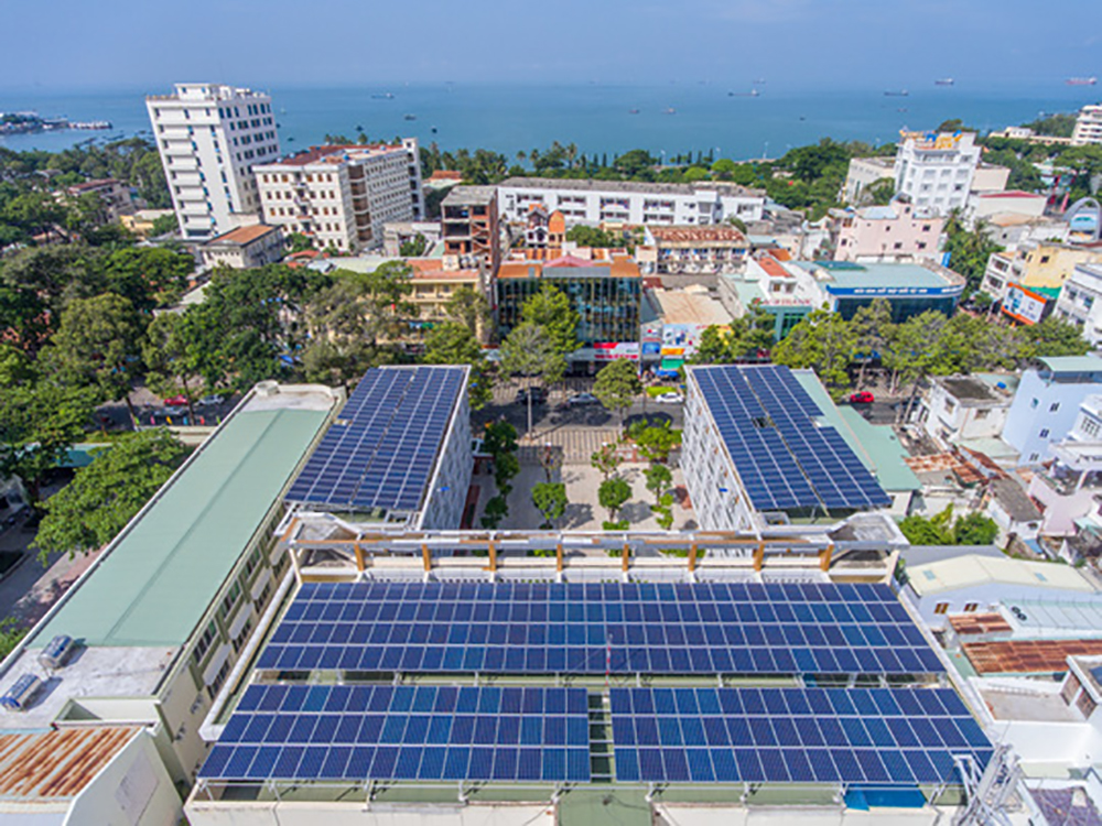 Điện năng lượng mặt trời trên mái- giải pháp điện năng tại đô thị lớn