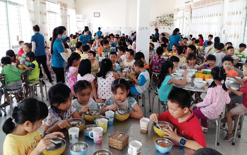 Đảm bảo an toàn vệ sinh thực phẩm các bếp ăn trường học góp phần phòng, chống dịch bệnh hiệu quả. 