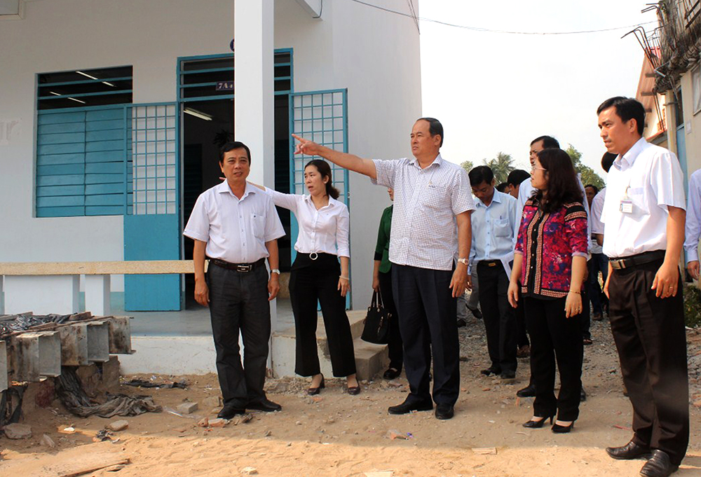 Phó Chủ tịch UBND tỉnh Nguyễn Thanh Bình kiểm tra thực tế tiến độ các công trình xây dựng trường học