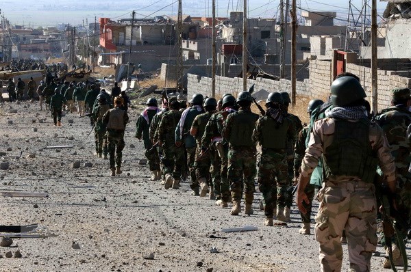 Các tay súng người Kurd trong chiến dịch chống IS tại thị trấn Sinjar, tỉnh Nineveh, miền bắc Iraq. (Nguồn: AFP/TTXVN)