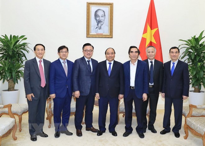 Thủ tướng Nguyễn Xuân Phúc tiếp ông Dongjin Koh, Tổng Giám đốc điều hành Công ty Samsung Điện tử Hàn Quốc. (Ảnh: Thống Nhất/TTXVN)