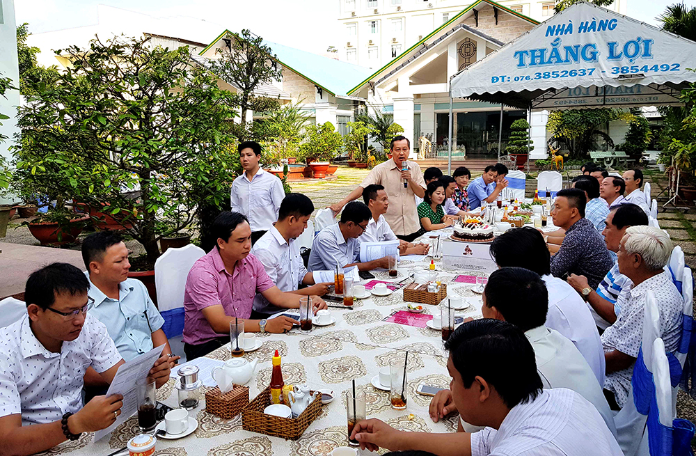 Phó Chủ tịch UBND tỉnh Lê Văn Nưng phát biểu tại buổi “Cà phê doanh nhân”