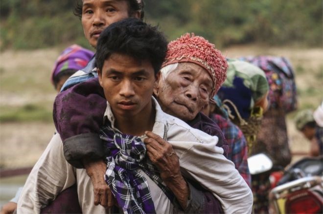 Người dân ở Kachin rời bỏ nhà cửa để tránh xung đột. (Nguồn: AFP)