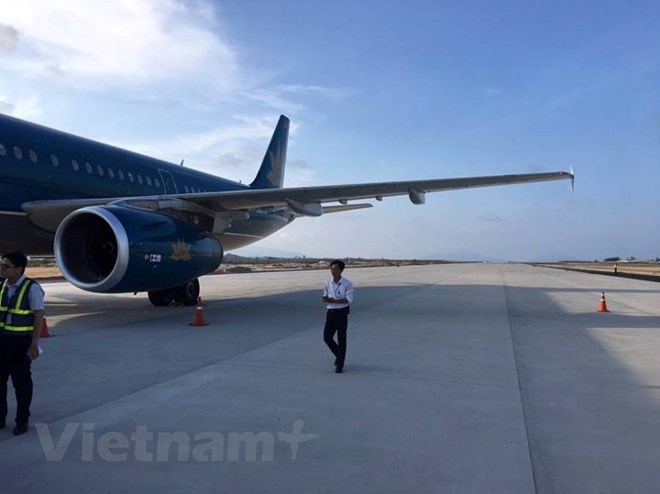 Máy bay Vietnam Airlines hạ cánh nhầm xuống đường băng ở sân bay Cam Ranh. (Ảnh: PV/Vietnam+)
