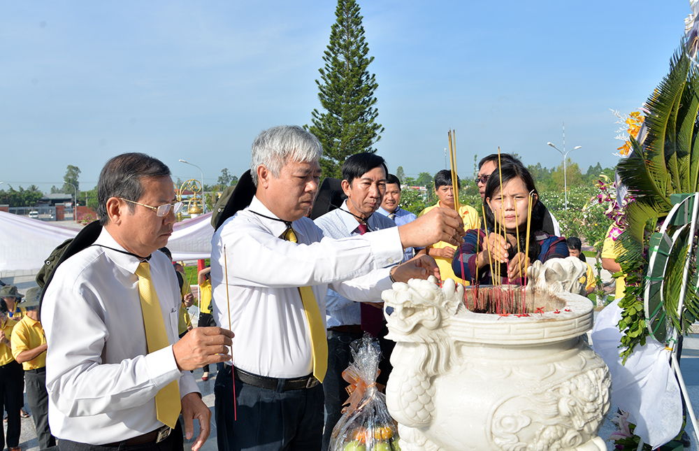 Ra quân triển khai "Đề án Cổng thông tin điện tử tra cứu về liệt sĩ, mộ liệt sĩ và nghĩa trang liệt sĩ"