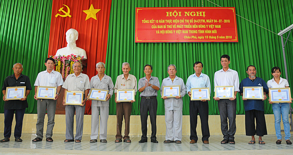 Châu Phú tổng kết công tác phát triển nền Đông y Việt Nam và Hội Đông y Việt Nam trong tình hình mới