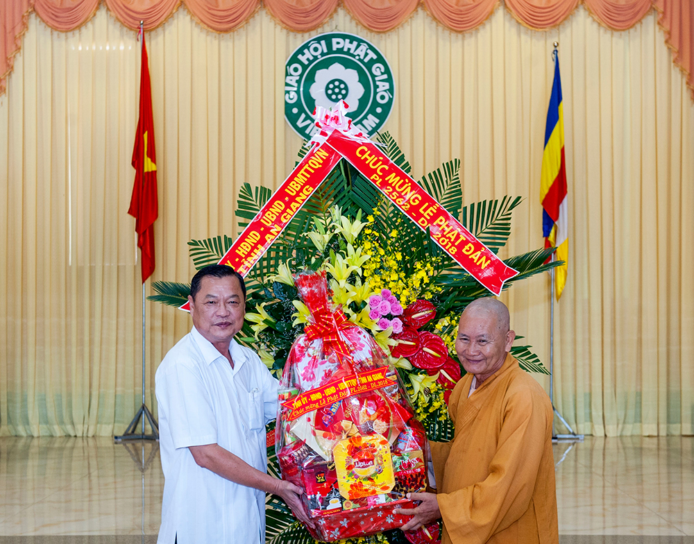 Đoàn công tác Thường trực Tỉnh ủy: Chúc mừng Ban Trị sự Giáo hội Phật giáo Việt Nam tỉnh nhân Đại lễ Phật Đản PL 2562- DL 2018