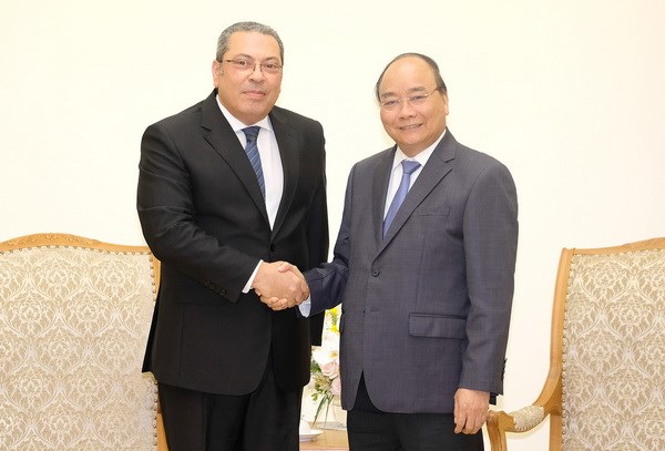 Thủ tướng Nguyễn Xuân Phúc cùng tân Đại sứ Ai Cập. (Nguồn: baochinhphu.vn)