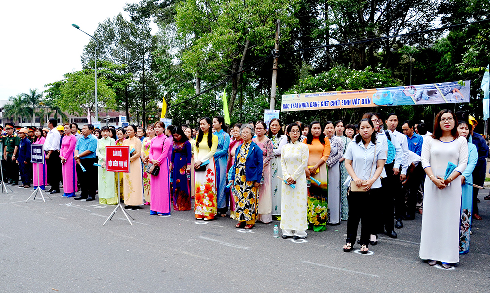Hội viên phụ nữ hưởng ứng Tuần lễ quốc gia nước sạch, vệ sinh môi trường và Ngày Môi trường thế giới