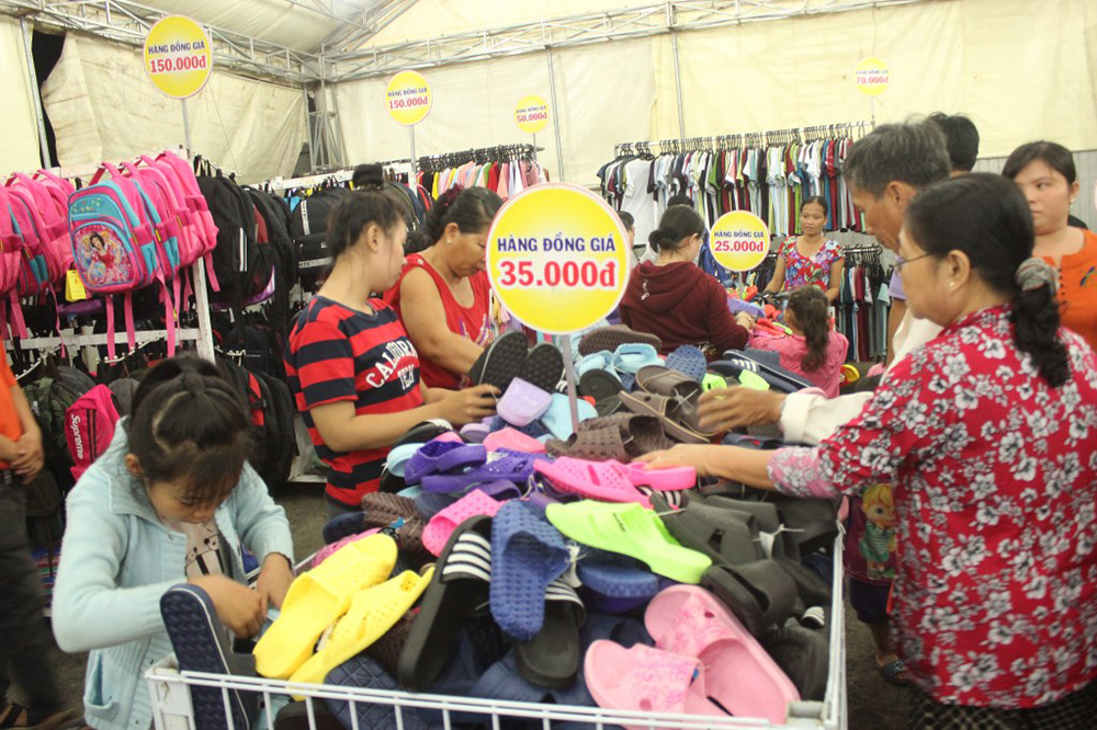 Khai mạc phiên chợ “Tự hào hàng Việt Nam” tại Phú Tân