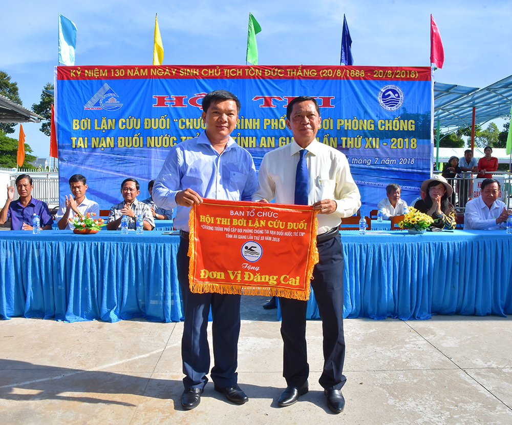 Châu Phú đoạt giải nhất Hội thi bơi lặn cứu đuối tỉnh An Giang lần XII- 2018