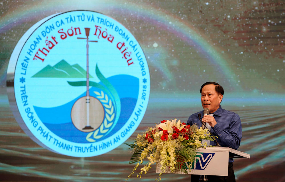 Giám đốc Đài PT-TH An Giang Tân Văn Ngữ phát biểu khai mạc liên hoan