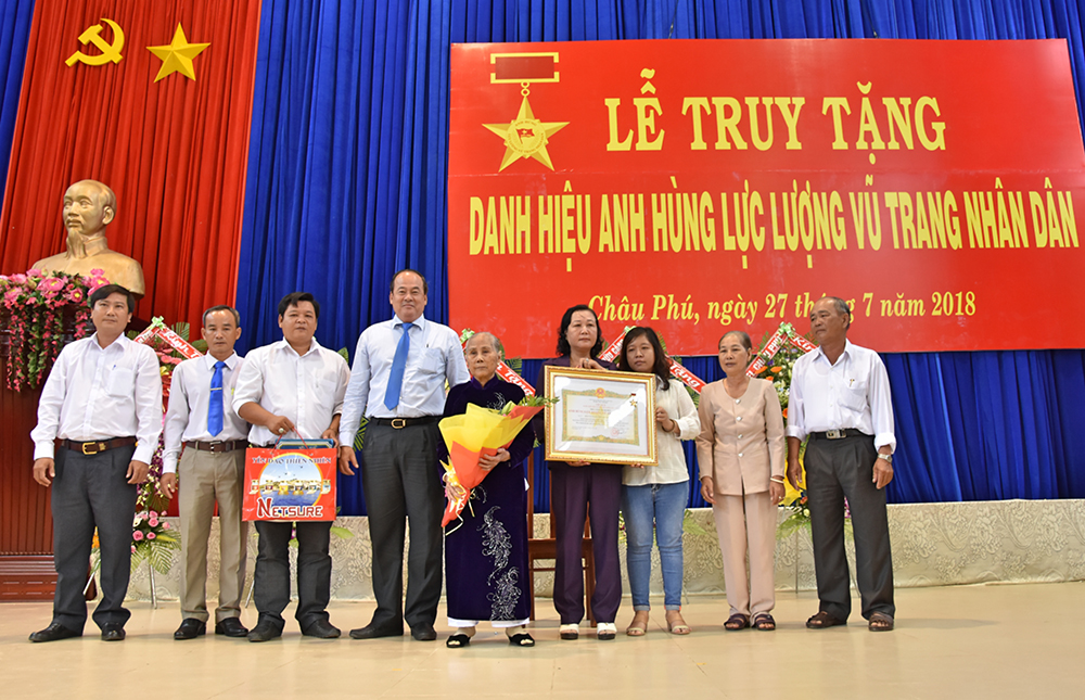 Truy tặng danh hiệu Anh hùng lực lượng vũ trang nhân dân cho liệt sĩ Đào Hữu Cảnh và Lê Văn Chu