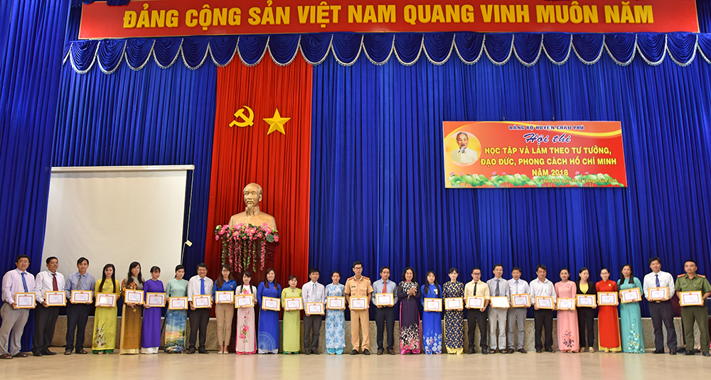 Châu Phú trao giải Hội thi “Học tập và làm theo tư tưởng, đạo đức, phong cách Hồ Chí Minh” năm 2018