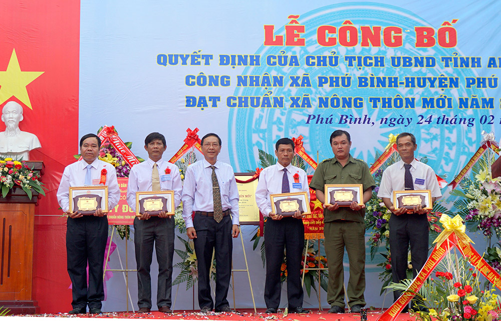 Lễ công nhận xã nông thôn mới Phú Bình