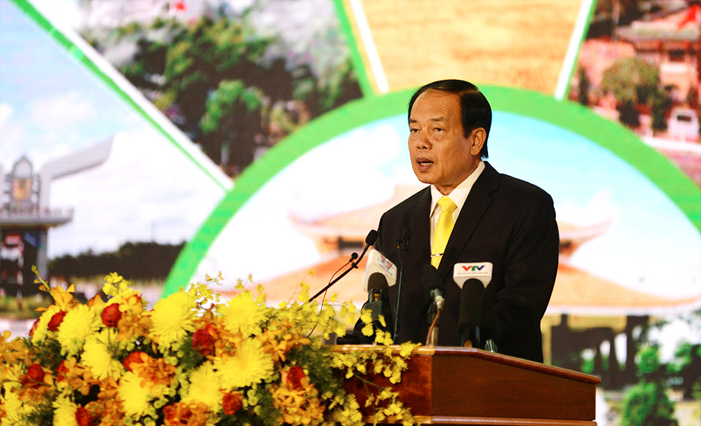 Chủ tịch UBND tỉnh Vương Bình Thạnh phát biểu chào mừng các đại biểu tham dự hội nghị