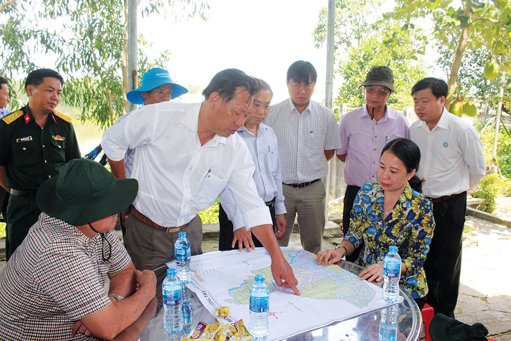 Bí thư Tỉnh ủy Võ Thị Ánh Xuân khảo sát lũ tại huyện Tịnh Biên