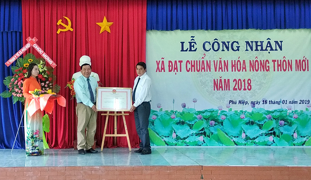 Phú Hiệp đạt danh hiệu xã “Đạt chuẩn văn hóa nông thôn mới”