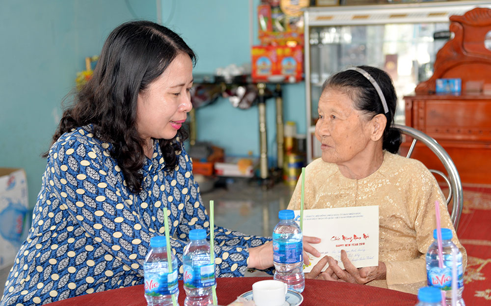 Bí thư Tỉnh ủy Võ Thị Ánh Xuân chúc Tết Đảng bộ, chính quyền, nhân dân xã Tân Phú