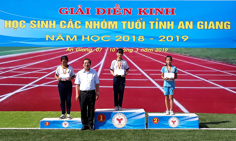 Giải điền kinh học sinh các lứa tuổi tỉnh An Giang năm học 2018-2019: Huyện An Phú xuất sắc xếp hạng nhất toàn đoàn
