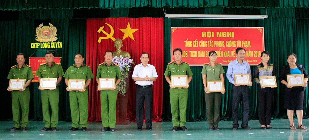 Tổng kết công tác phòng chống tội phạm, HIV/AIDS và tệ nạn xã hội năm 2018