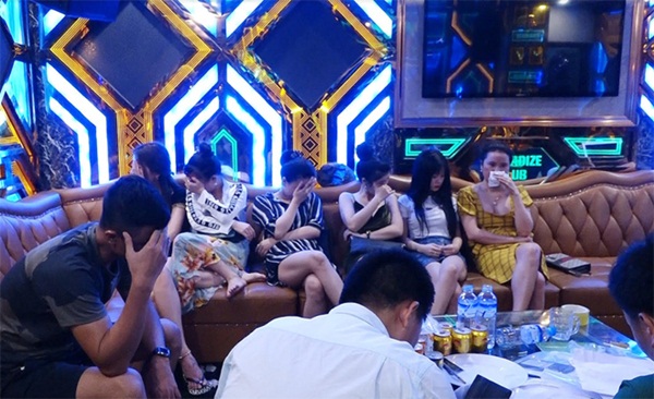 Hàng chục nam nữ bay lắc, mua bán dâm ở khách sạn và quán karaoke