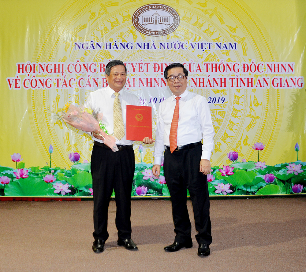 Trao quyết định bổ nhiệm Giám đốc Ngân hàng Nhà nước Việt Nam chi nhánh tỉnh An Giang