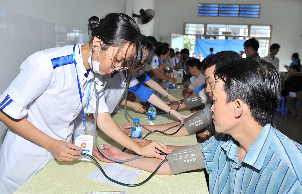 300 công nhân Công ty Cổ phần Xuất nhập khẩu thủy sản An Mỹ được khám bệnh, tư vấn và cấp thuốc miễn phí