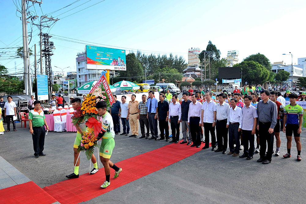 Khởi tranh “Tour xe đạp toàn quốc về nông thôn tranh Cúp Gạo Hạt Ngọc Trời lần thứ 24 năm 2019”