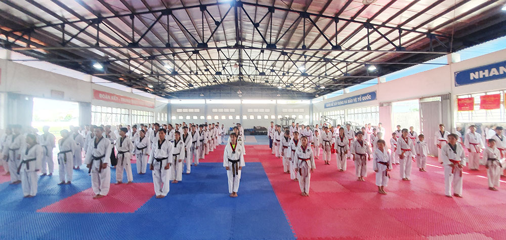 Các huấn luyện viên, hướng dẫn viên, võ sinh môn taekwondo tham gia lớp học