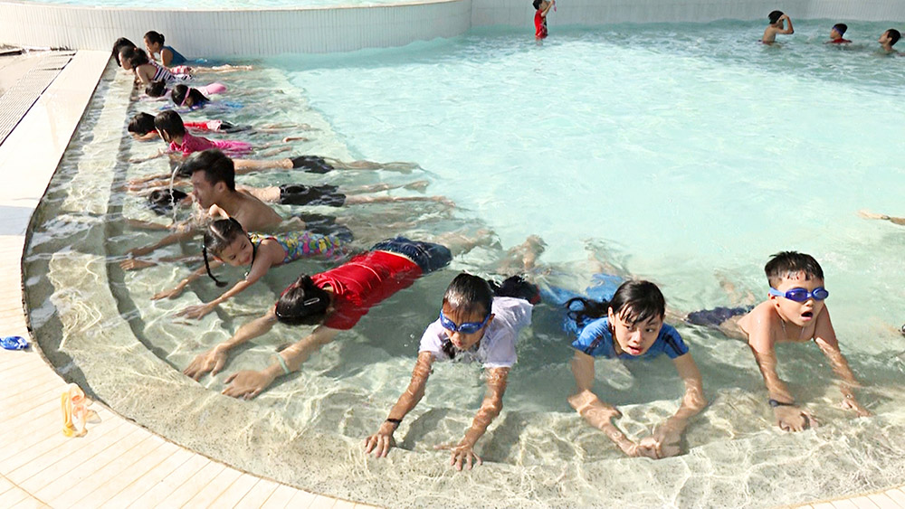Tăng cường công tác phổ cập bơi cho trẻ em trong dịp hè