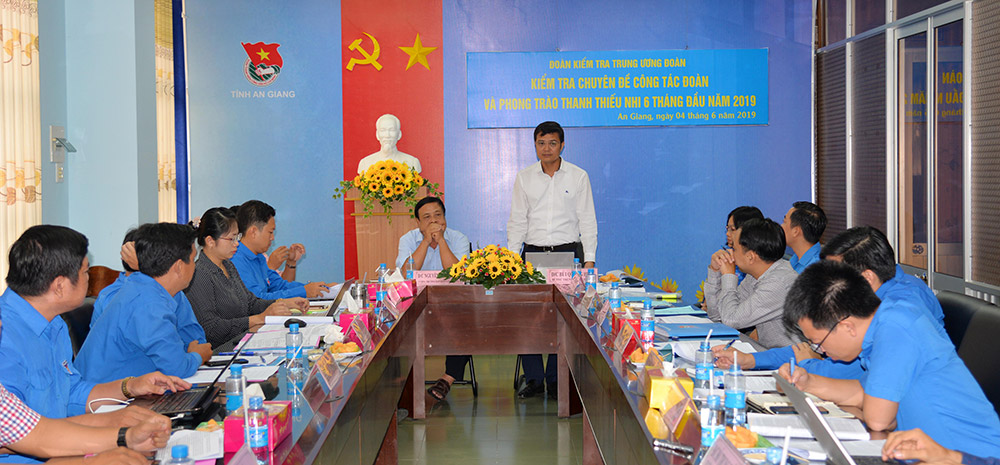 Bí thư Trung ương Đoàn Bùi Quang Huy phát biểu tại buổi làm việc
