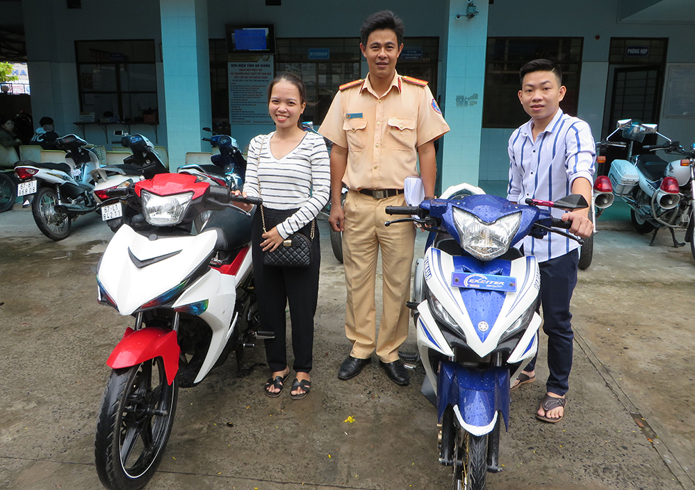 Phòng Cảnh sát Giao thông đường bộ trao trả 2 môtô cho người bị mất trộm