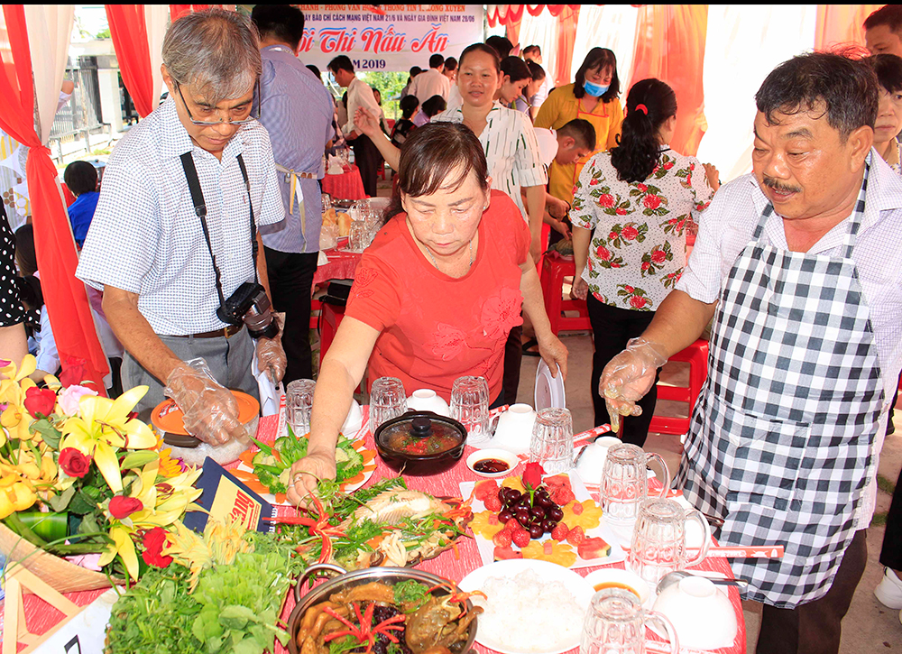 Hội thi nấu ăn “Mâm cơm sum họp cuối tuần”