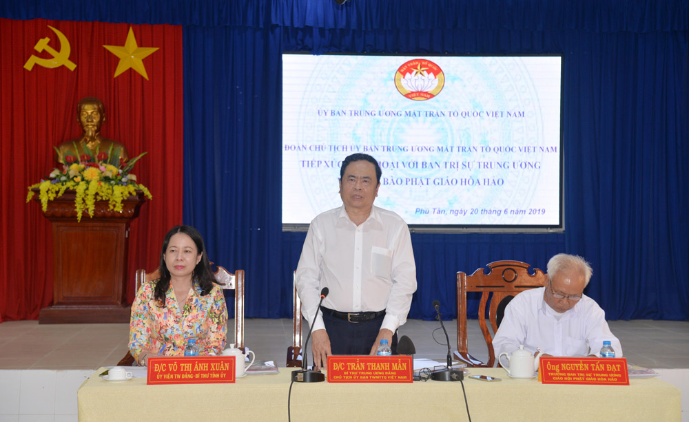 Chủ tịch Ủy ban Trung ương MTTQ Việt Nam Trần Thanh Mẫn phát biểu tại buổi gặp mặt, tiếp xúc, đối thoại với các tín đồ Phật giáo Hòa Hảo