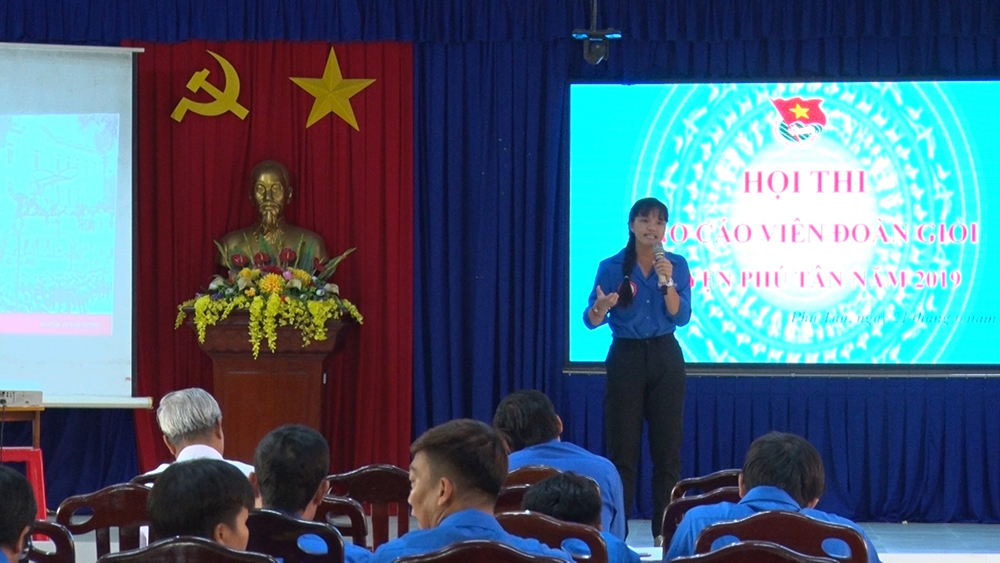 Huyện đoàn Phú Tân tổ chức hội thi báo cáo viên đoàn giỏi