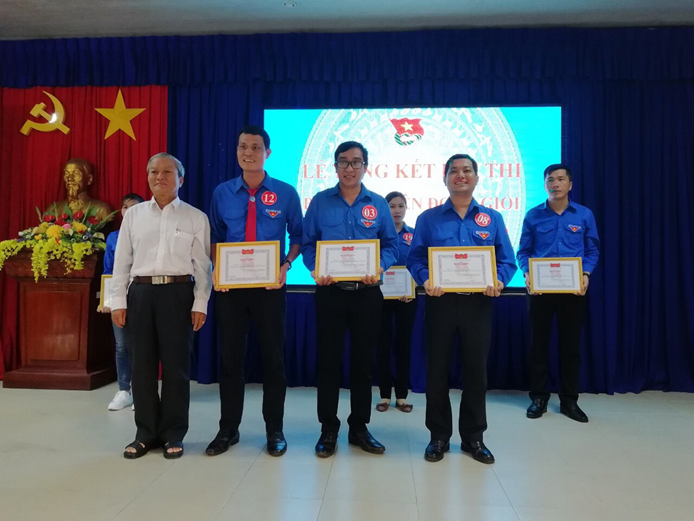 Huyện đoàn Phú Tân tổ chức hội thi báo cáo viên đoàn giỏi