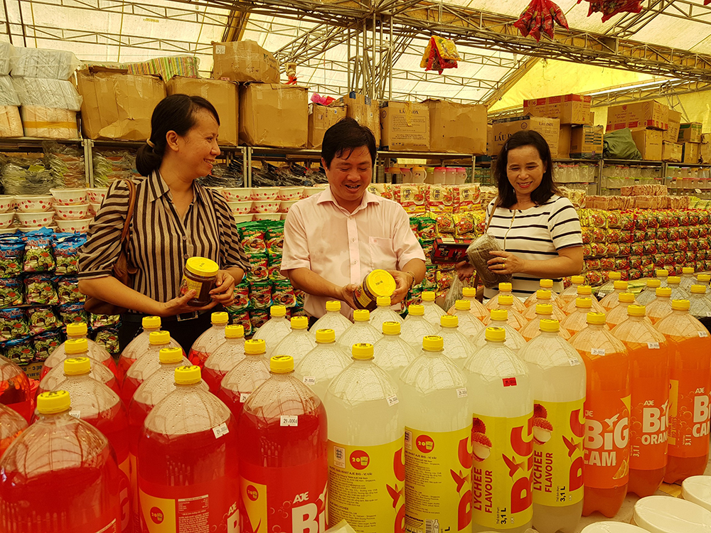 Khai mạc phiên chợ hàng Việt về nông thôn Chợ Mới