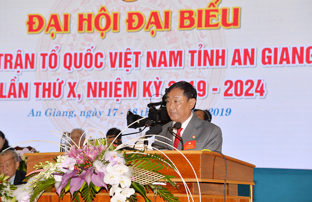 Chủ tịch UBMTTQ Việt Nam tỉnh Nguyễn Tiếc Hùng phát biểu bế mạc đại hội